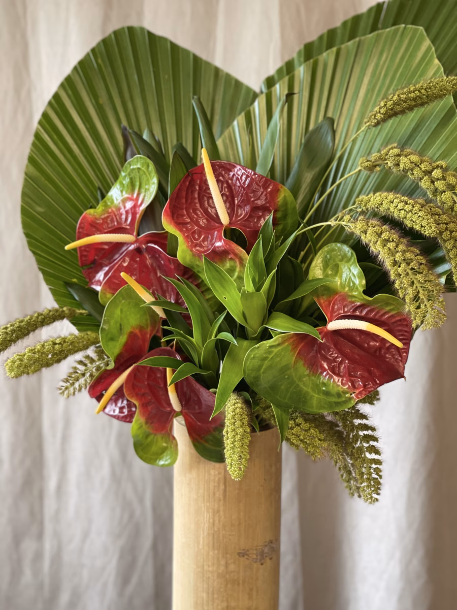 Delicadeza Romântica: Bambu e Flores Secas em Arranjos Singelos - ideia