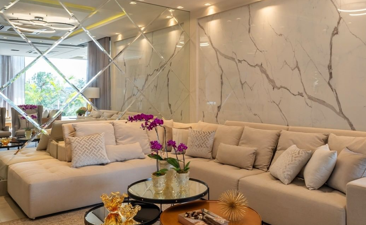 Espelho Bisotado na Sala de Jantar: Refinamento e Brilho - detalhe