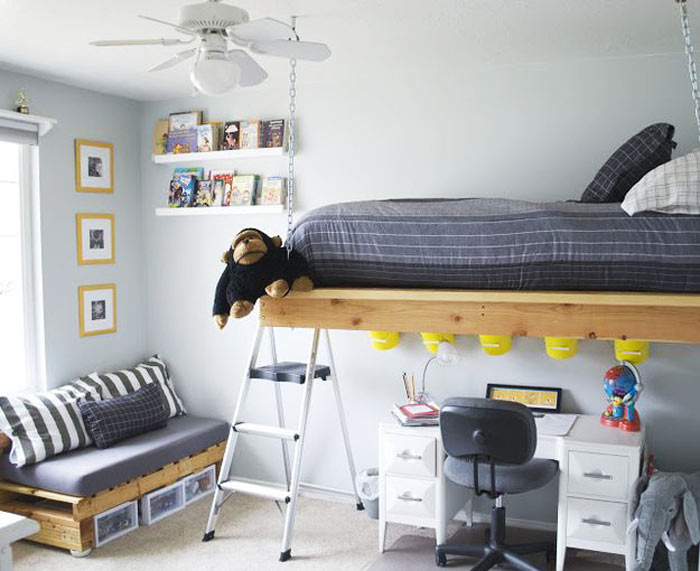 Quarto com Cama Suspensa e Espaço Otimizado para Home Office - ideia