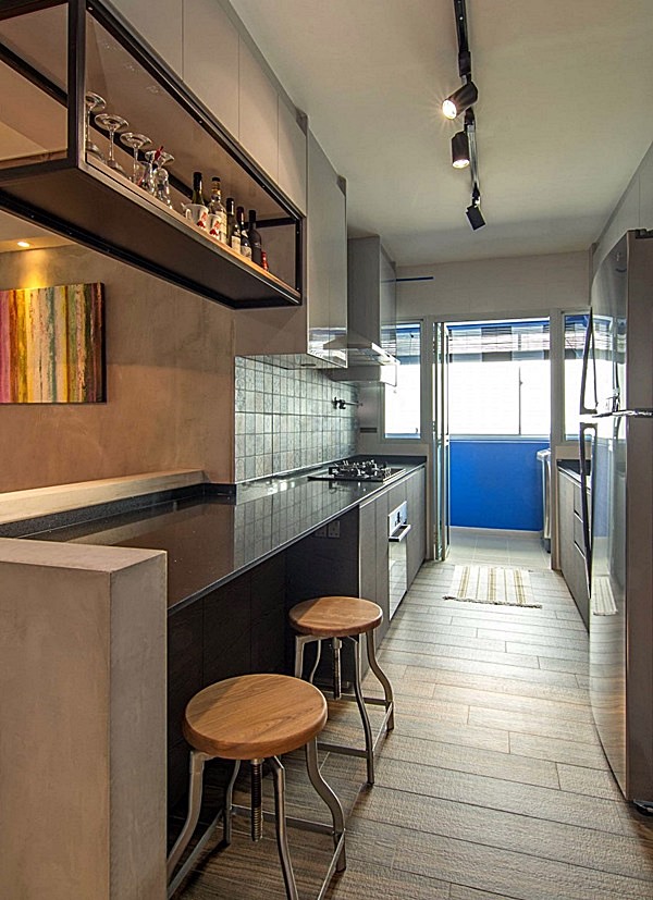 Estilo Industrial Compacto: Detalhes em Metal e Cimento Queimado - detalhe