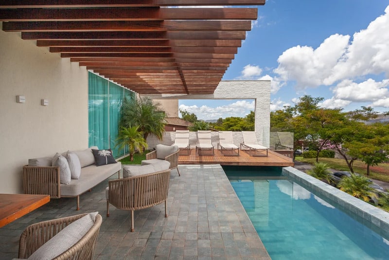 Cantinho Relax: Espreguiçadeiras, Almofadas e Uma Vista Inspiradora - inspiração