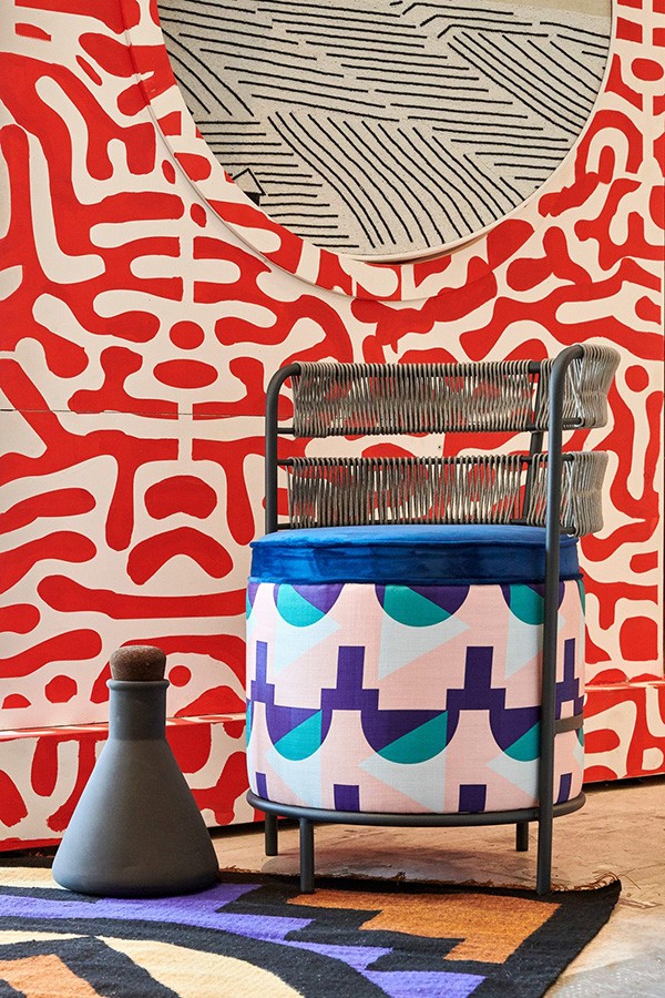 Mistura de Cores e Padrões Étnicos: Uma Explosão de Cultura e Originalidade - detalhe