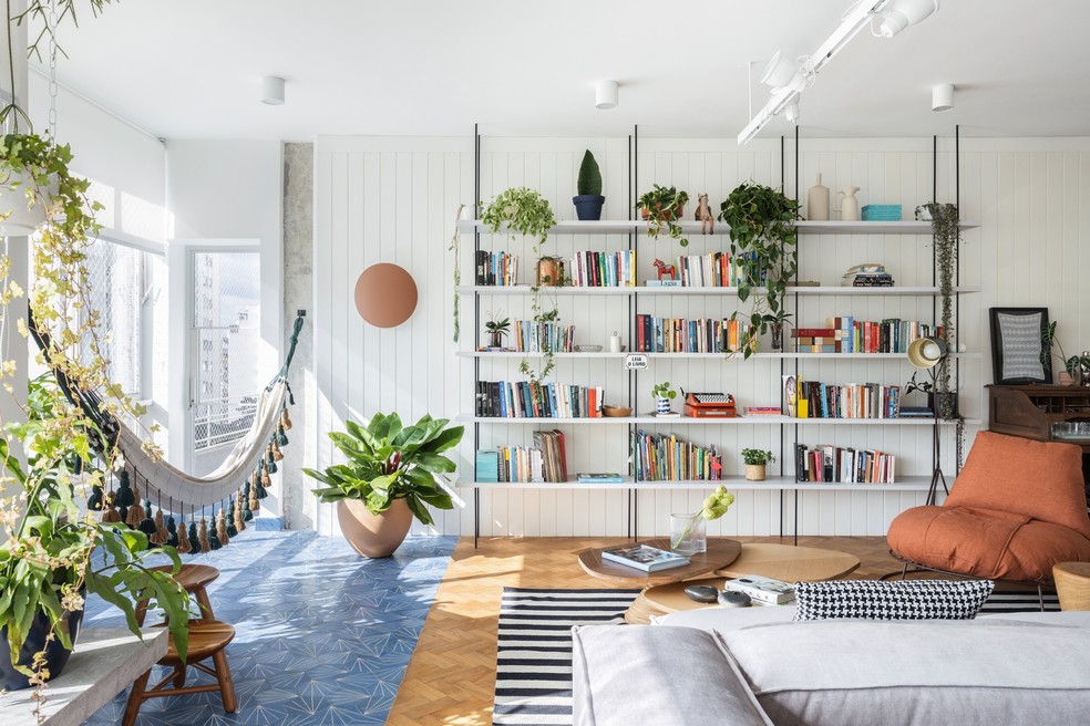 Espaço Moderno com Mobiliário de Design e Arte Contemporânea - ideia