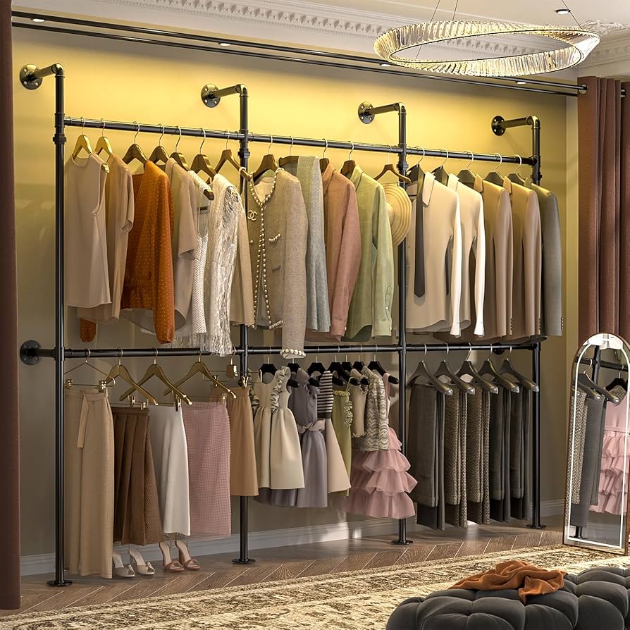 Cabideiros Industriais com Acabamento Envelhecido: Charme Rústico para Seu Closet - detalhe