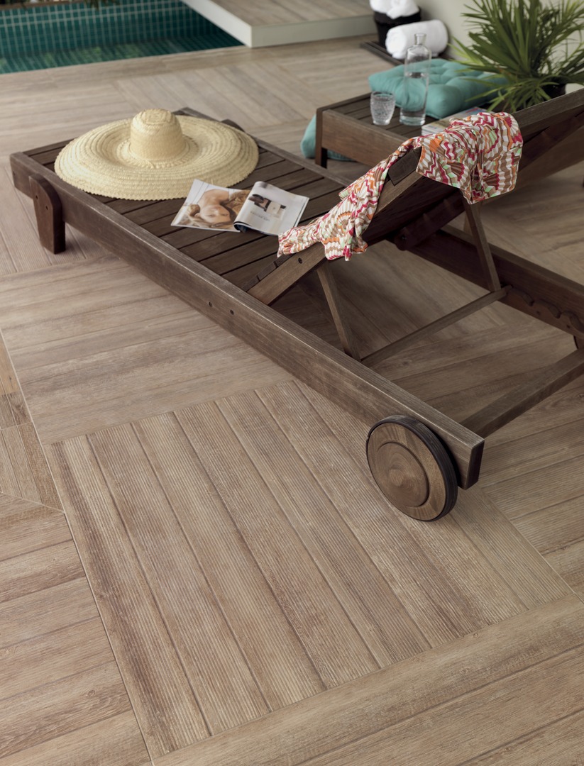 Porcelanato Esmaltado Amadeirado no Deck da Piscina: Beleza e Segurança Lado a Lado - inspiração