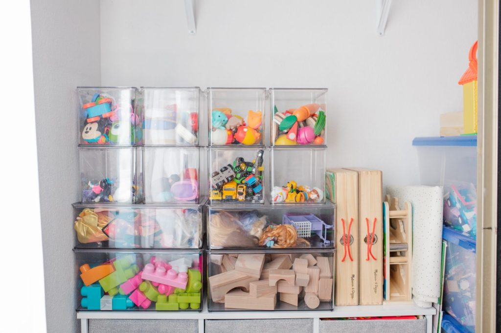 Com Organizadores Transparentes Empilháveis: Praticidade Moderna - inspiração