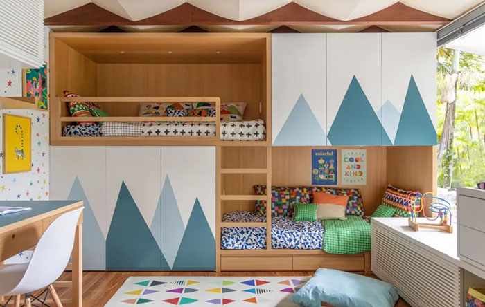 Cortineiro no Quarto Infantil com Detalhes Lúdicos: Alegria e Cor - inspiração