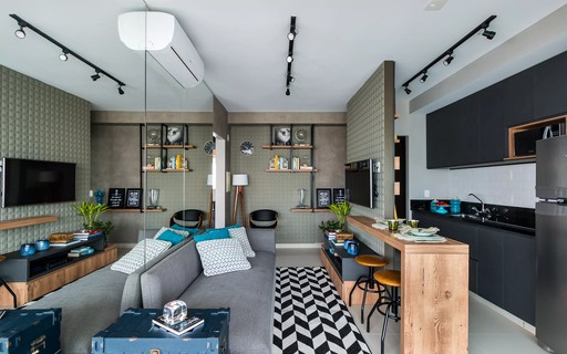 Sala de Estar Ampliada com Espelhos Estratégicos - ideia