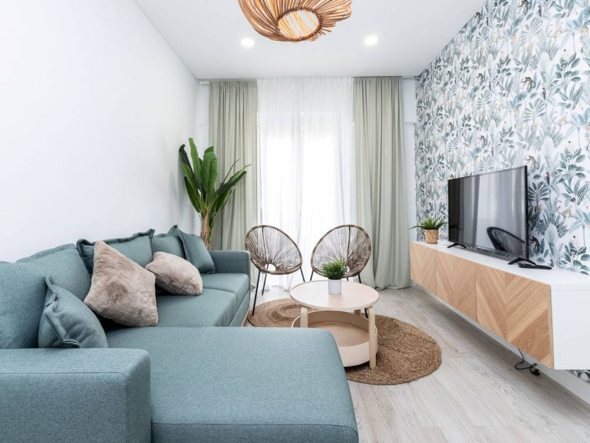 Refúgio Pessoal: Sala de TV com Poltrona Relaxante e Manta Macia - detalhe