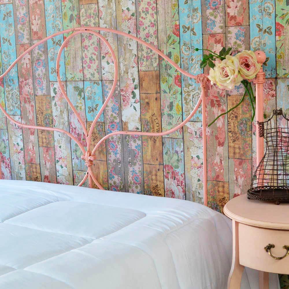 Cabeceira de Ferro com Detalhes em Rosetas: Um Toque Romântico - detalhe