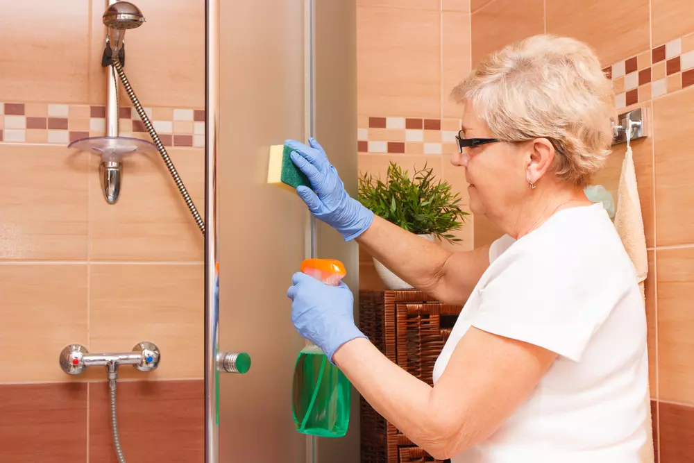 Box com Detalhes em Madeira: Limpeza Delicada para um Toque Natural - ideia