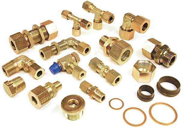 Conexões Hidráulicas Expostas em Luminárias Industriais: Um Toque Punk e Sofisticado - ideia