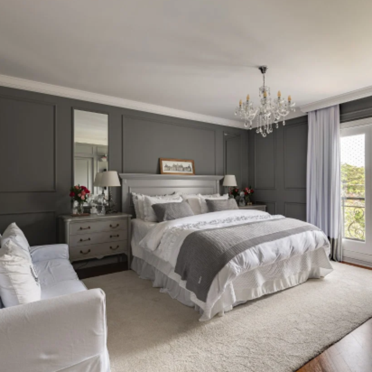 Elegância Minimalista: Cinza Suave e Toques de Branco - detalhe