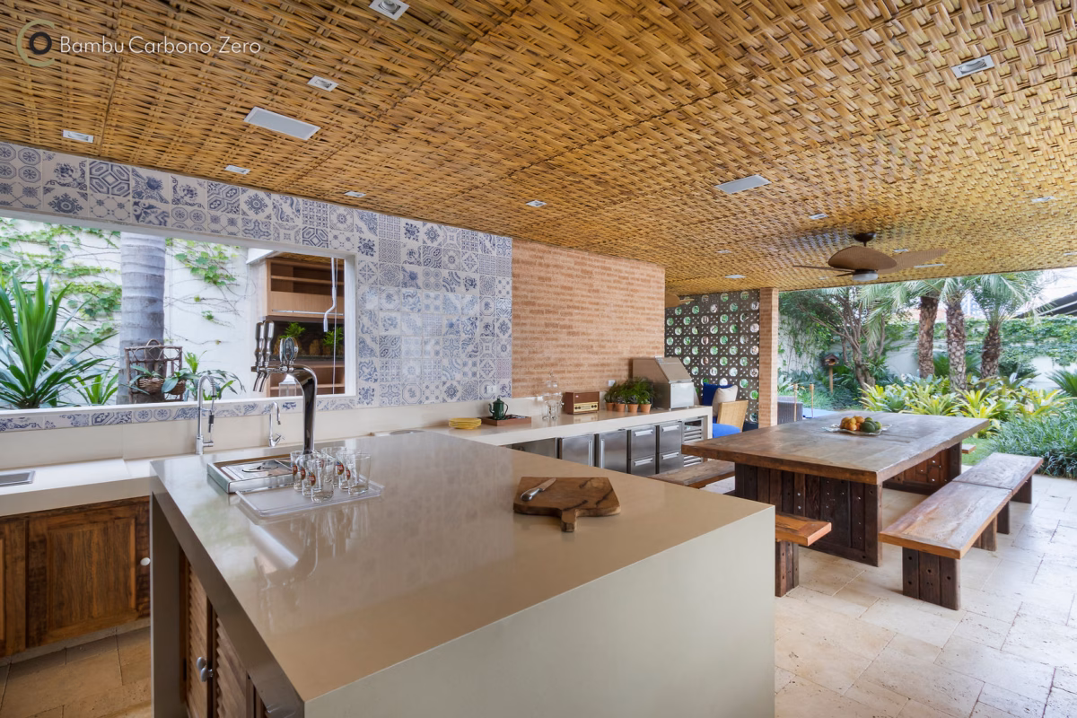 Charme Rústico: Bambu Envernizado em Móveis Aconchegantes - detalhe