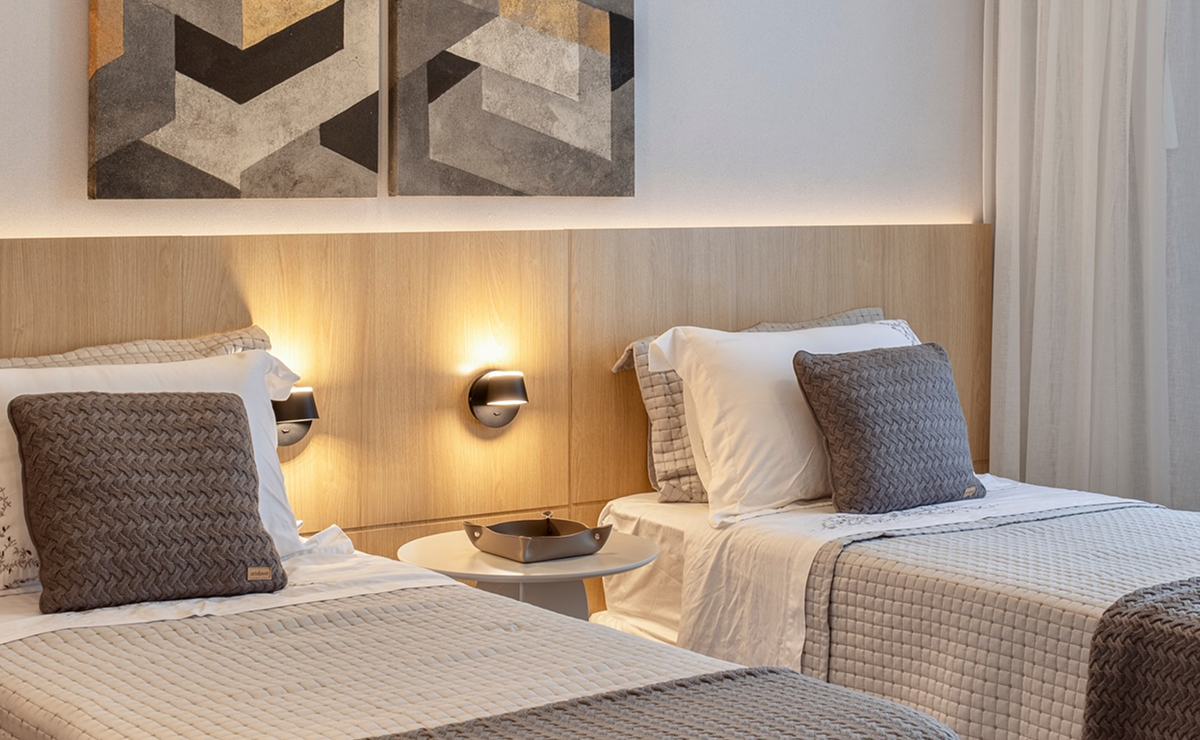 Quarto Pequeno Charmoso com Roupa de Cama Estampada: Cores e Alegria! - detalhe