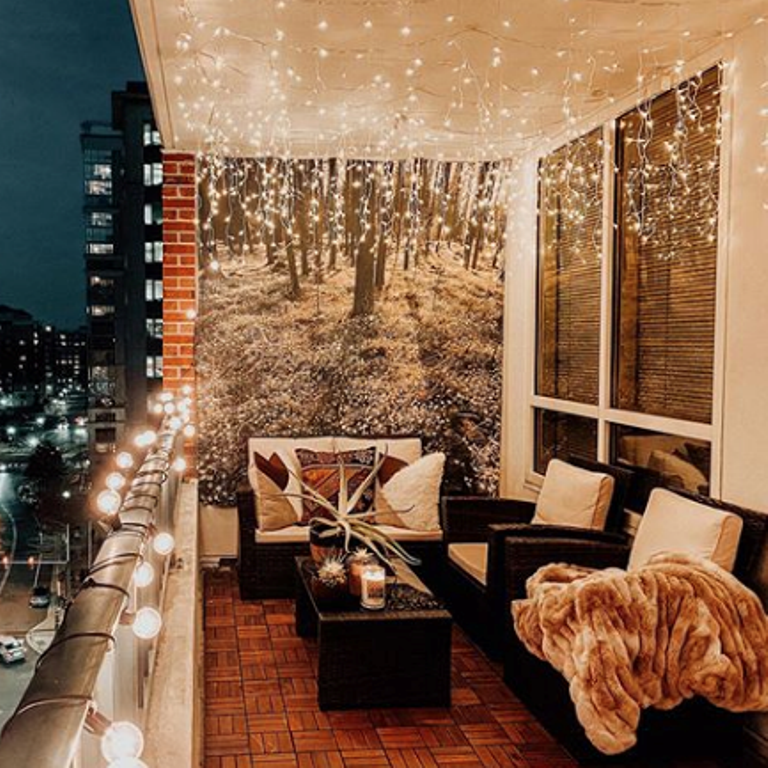 Sacada Iluminada com Varal de Luzes Românticas - inspiração