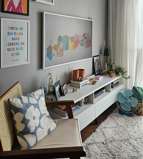 Toque Artístico: Sala de Estar Pequena com Galeria de Quadros - inspiração