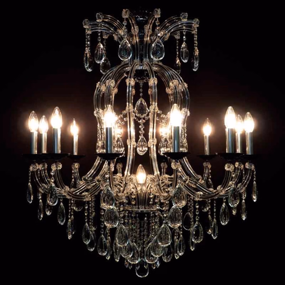 Lustre de Cristal Repaginado com Toque Moderno - detalhe