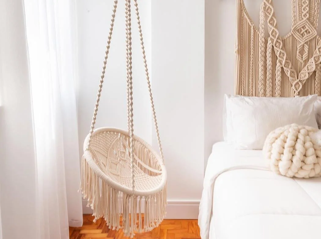 Poltrona Suspensa Macramê: Relaxamento Boho no Seu Quarto - ideia