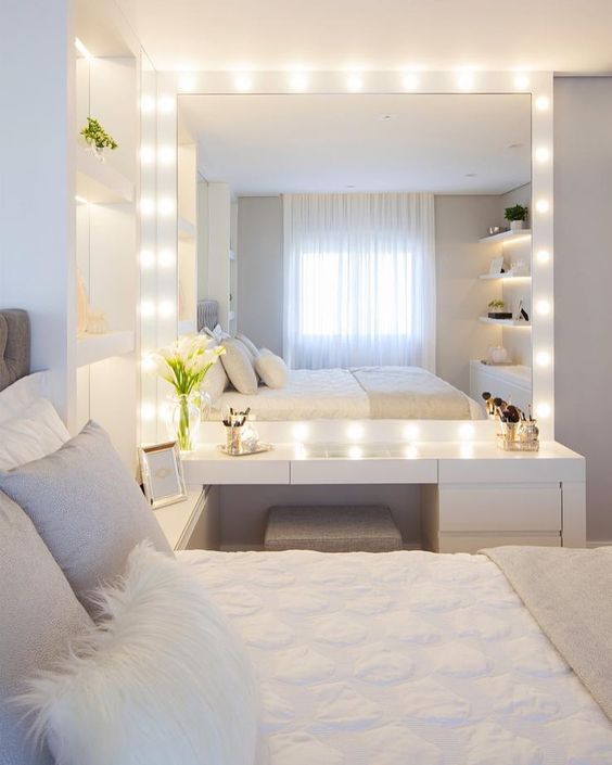 Efeito Camarim: Espelhos com Luzes Embutidas para um Toque Glamouroso - detalhe