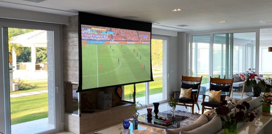 Projeção Direto na Parede Texturizada: O Rústico e o Moderno em Harmonia - detalhe