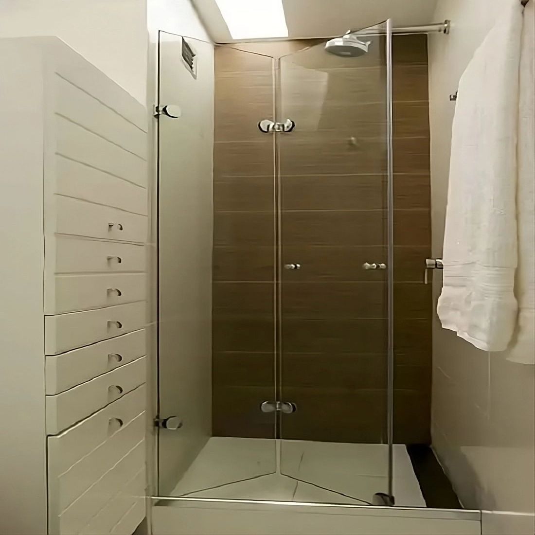 Box Elegance: Vidro Fumê para um Toque Sofisticado - detalhe