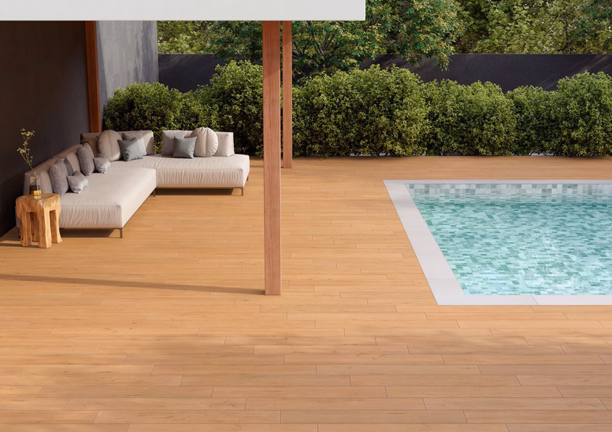 Porcelanato Esmaltado Amadeirado no Deck da Piscina: Beleza e Segurança Lado a Lado - ideia