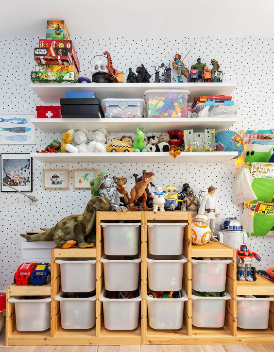 Usando Escada Antiga como Estante: Originalidade e Estilo - detalhe