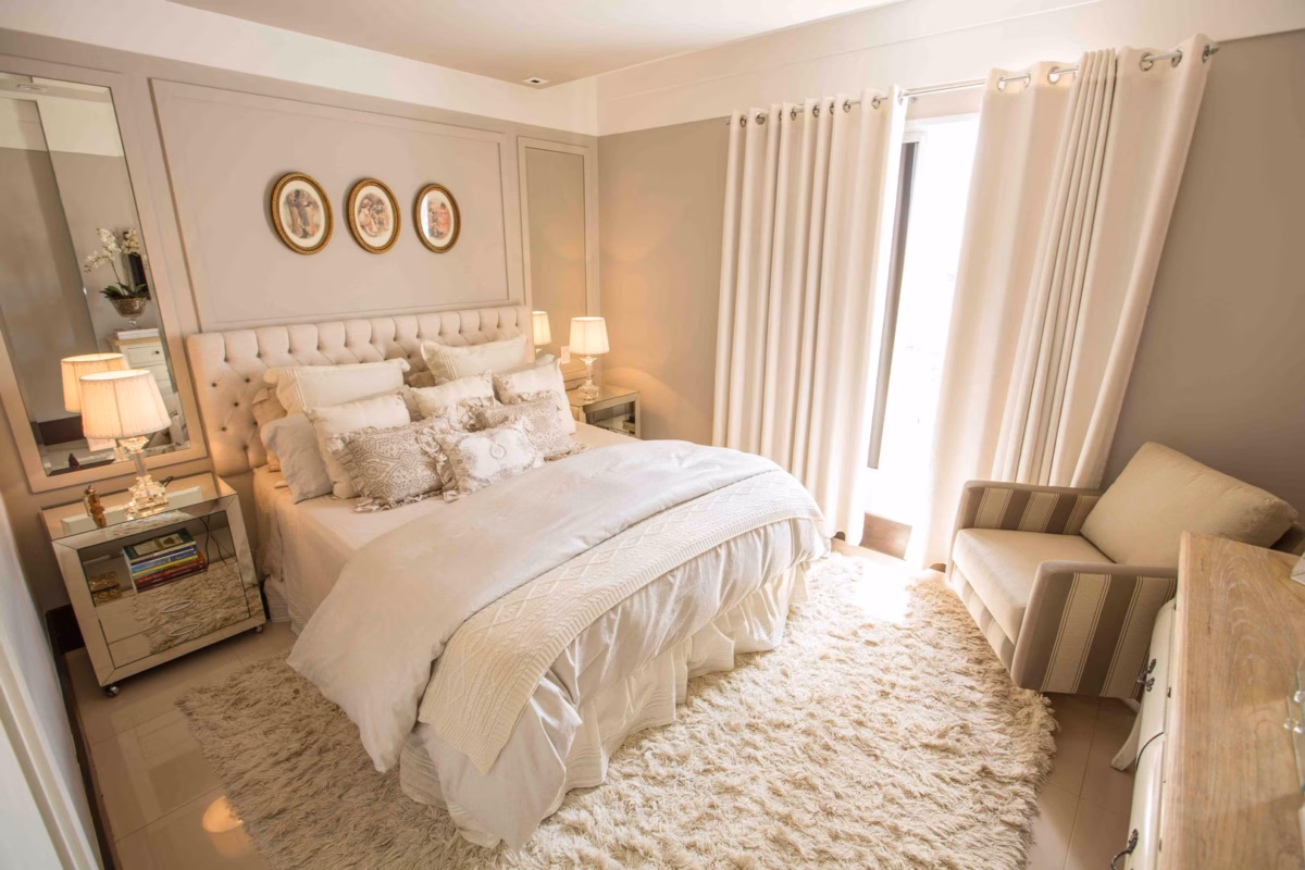 Painel Acolchoado na Cabeceira: Conforto e Elegância em Tons Neutros - detalhe