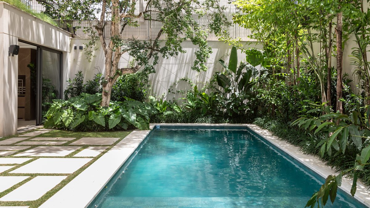 Fonte Integrada a Piscina com Borda Infinita e Deck Molhado - ideia