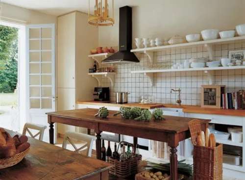 Com Ilha em Madeira Rústica e Mesa de Demolição: Charme Campestre - ideia