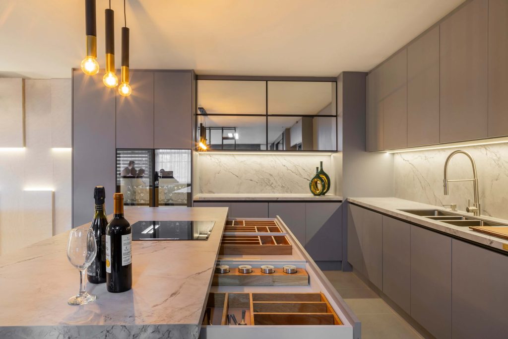 Minimalismo Inteligente: Cozinha Compacta com Toque Escandinavo - ideia