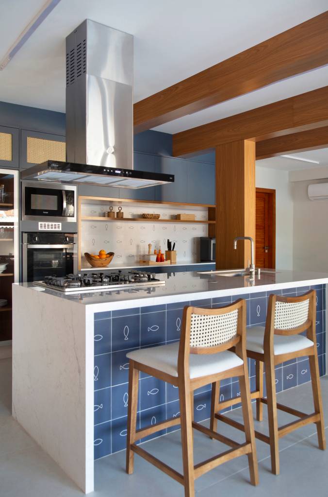 Azulejos que Contam Histórias: Revestimentos com Temática Marinha - ideia