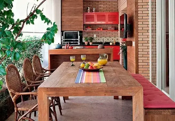 Com Móveis de Madeira Maciça e Pallet - detalhe