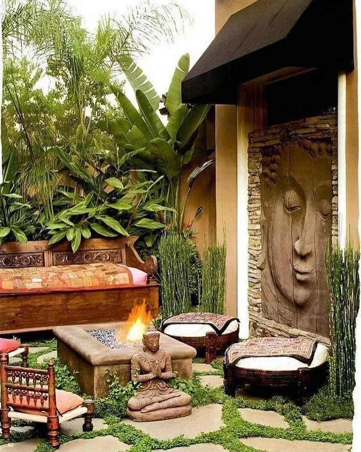 Cantinho Tropical com Bambu e Pedras: Refúgio Exótico Compacto - inspiração