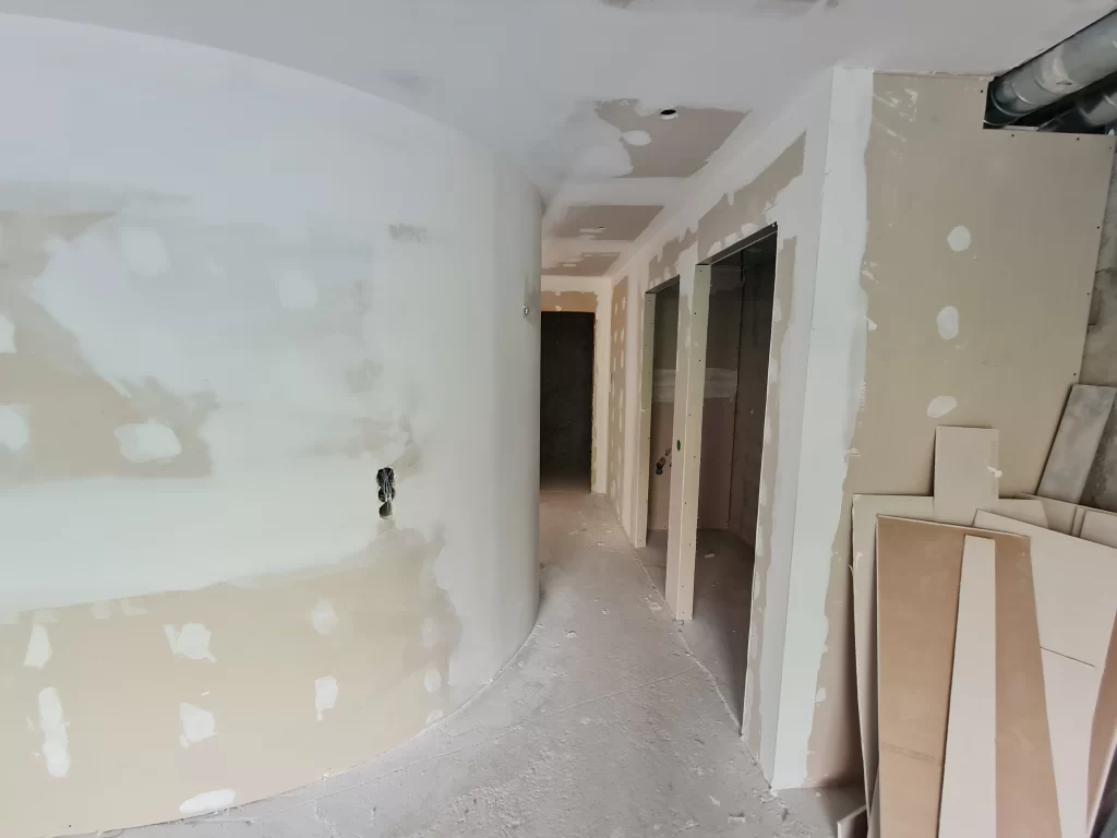 Pladur Curvo: Design Moderno e Fluidez nos Ambientes - detalhe