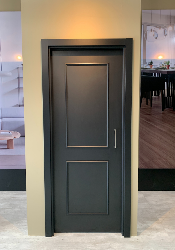 Porta de Giro com Boiseries para um Toque Clássico - detalhe