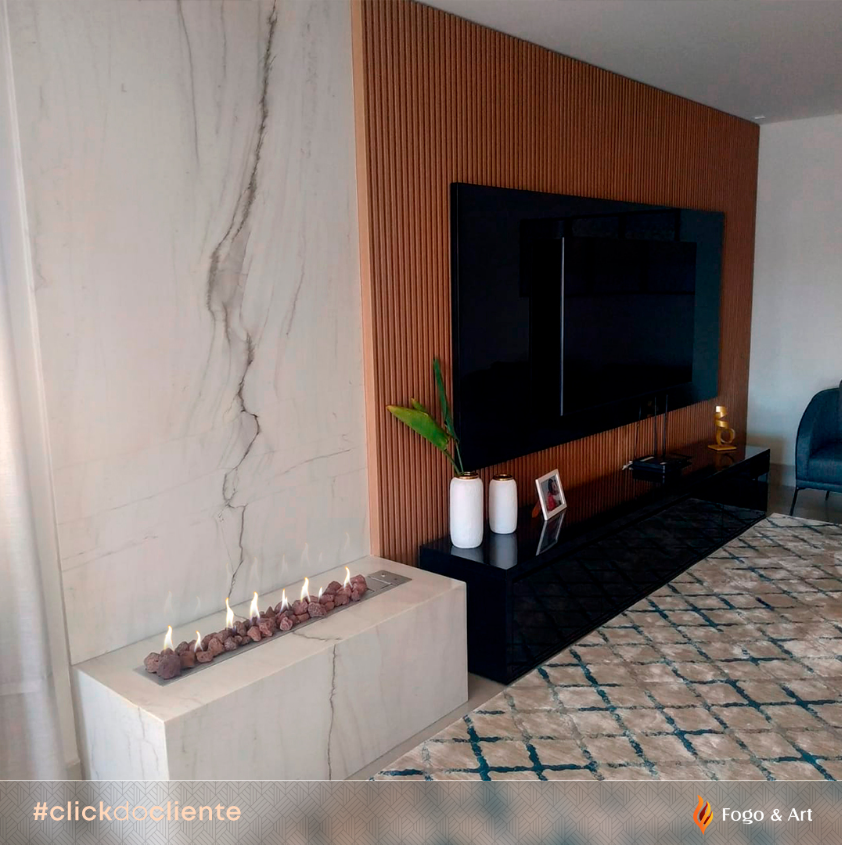 Integração com Lareira Ecológica e Detalhes Naturais - ideia