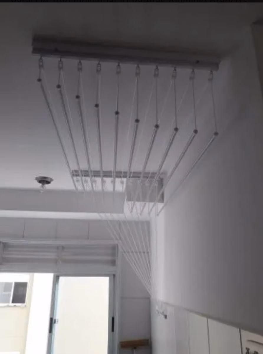 Varal de Teto Individual Minimalista: Cabos de Aço e Design Clean - detalhe