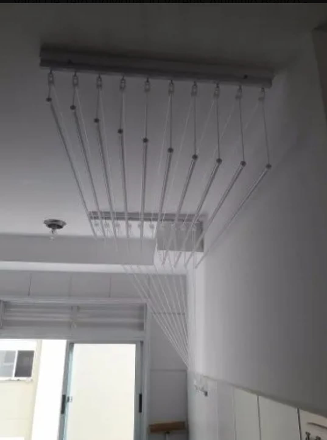 Varal de Teto Individual Moderno: Formas Geométricas e Cores Neutras - ideia