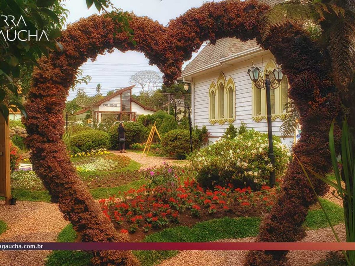 Gramado com Bordas Floridas: Um Toque Romântico e Acolhedor - inspiração