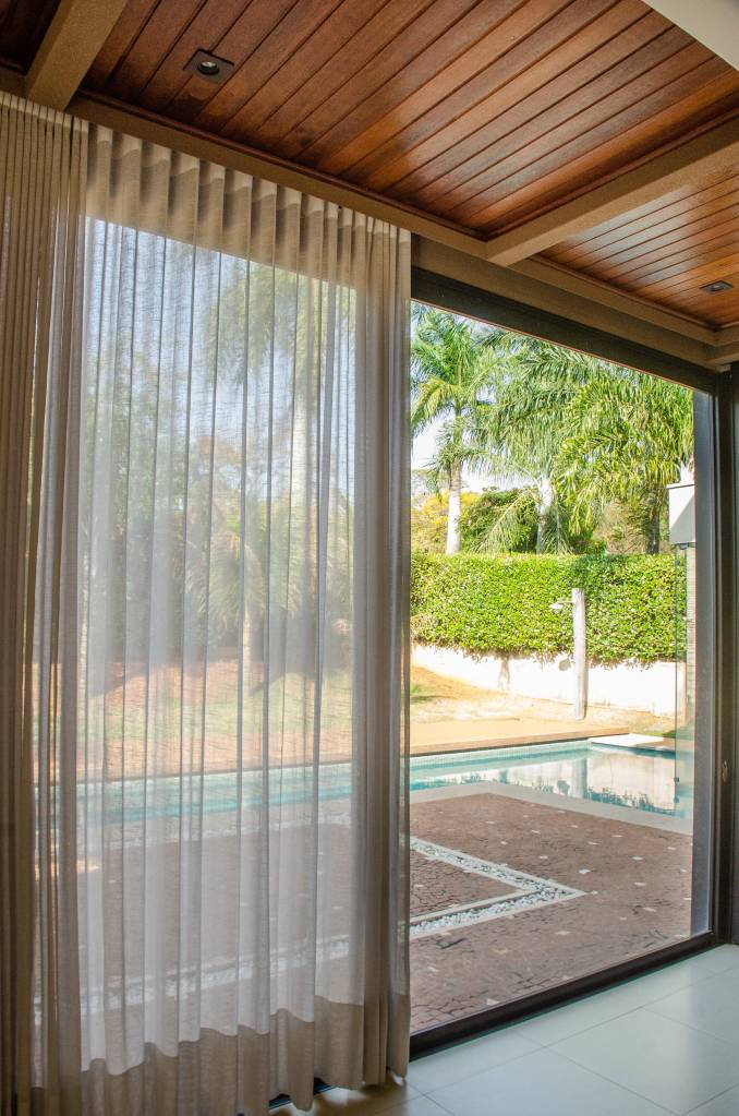 Cortineiro Escondido com Cortina Wave: Fluidez e Movimento - inspiração