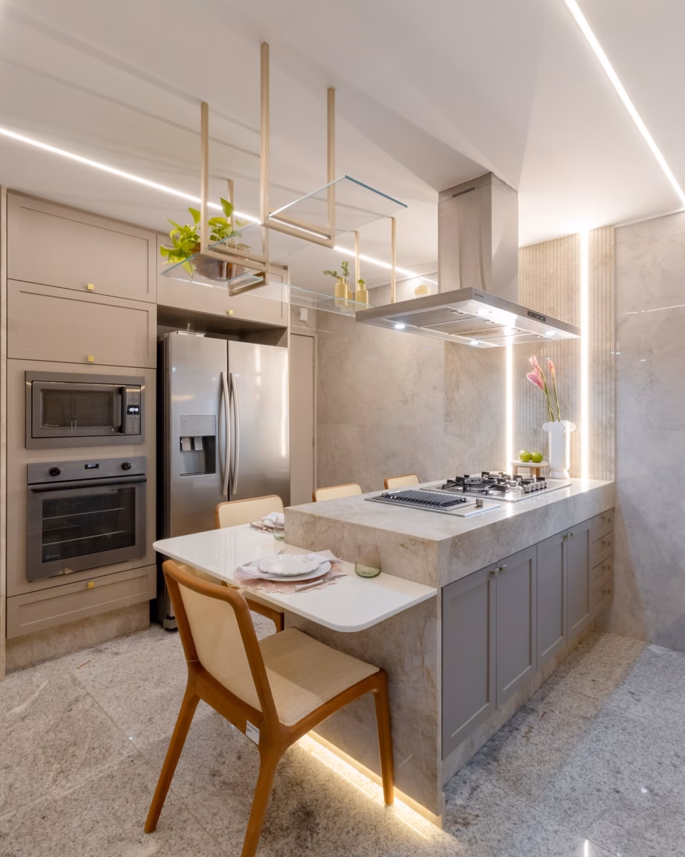 Com Ilha de Concreto Aparente e Mesa Industrial: Minimalismo Moderno - inspiração