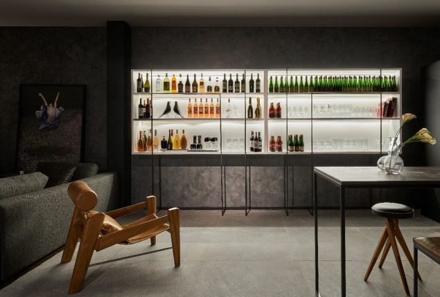 Elegância e Sofisticação: Bar com Acabamento em Espelho - ideia