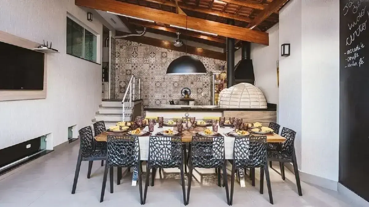 Com Detalhes em Ferro e Luminárias Pendentes - inspiração