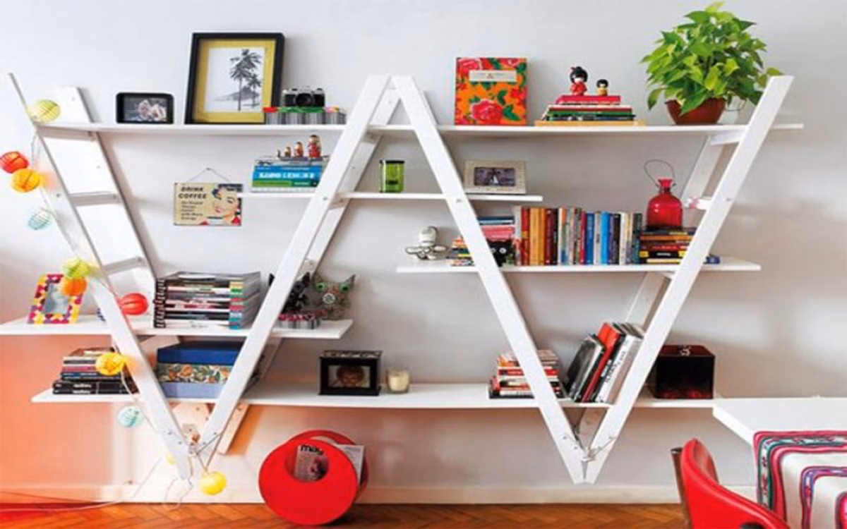 Reutilização Criativa: Escada como Estante Charmosa - inspiração