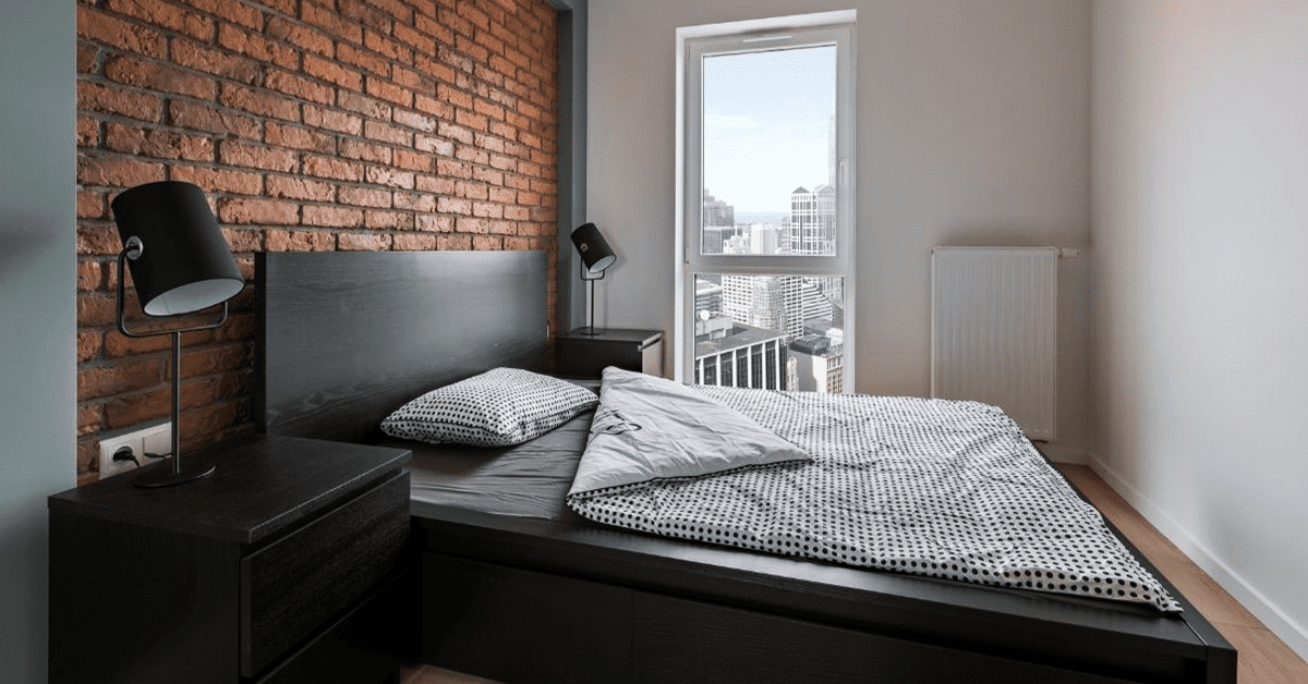 Quarto de Casal com Escritório e Toque Industrial: Cimento Queimado e Detalhes em Metal - ideia