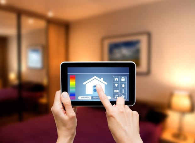 Integração de Espaços com Cores Vibrantes e Arcos - detalhe