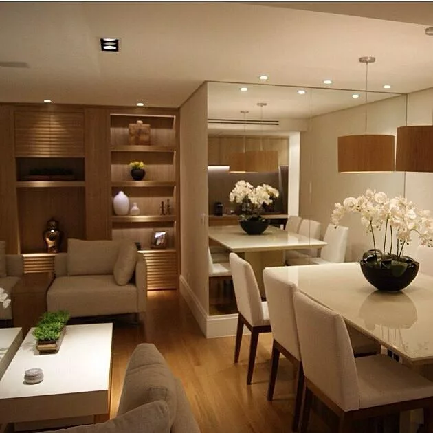 Sala 2x2 Minimalista com Espelhos para Ampliar e Iluminar - ideia