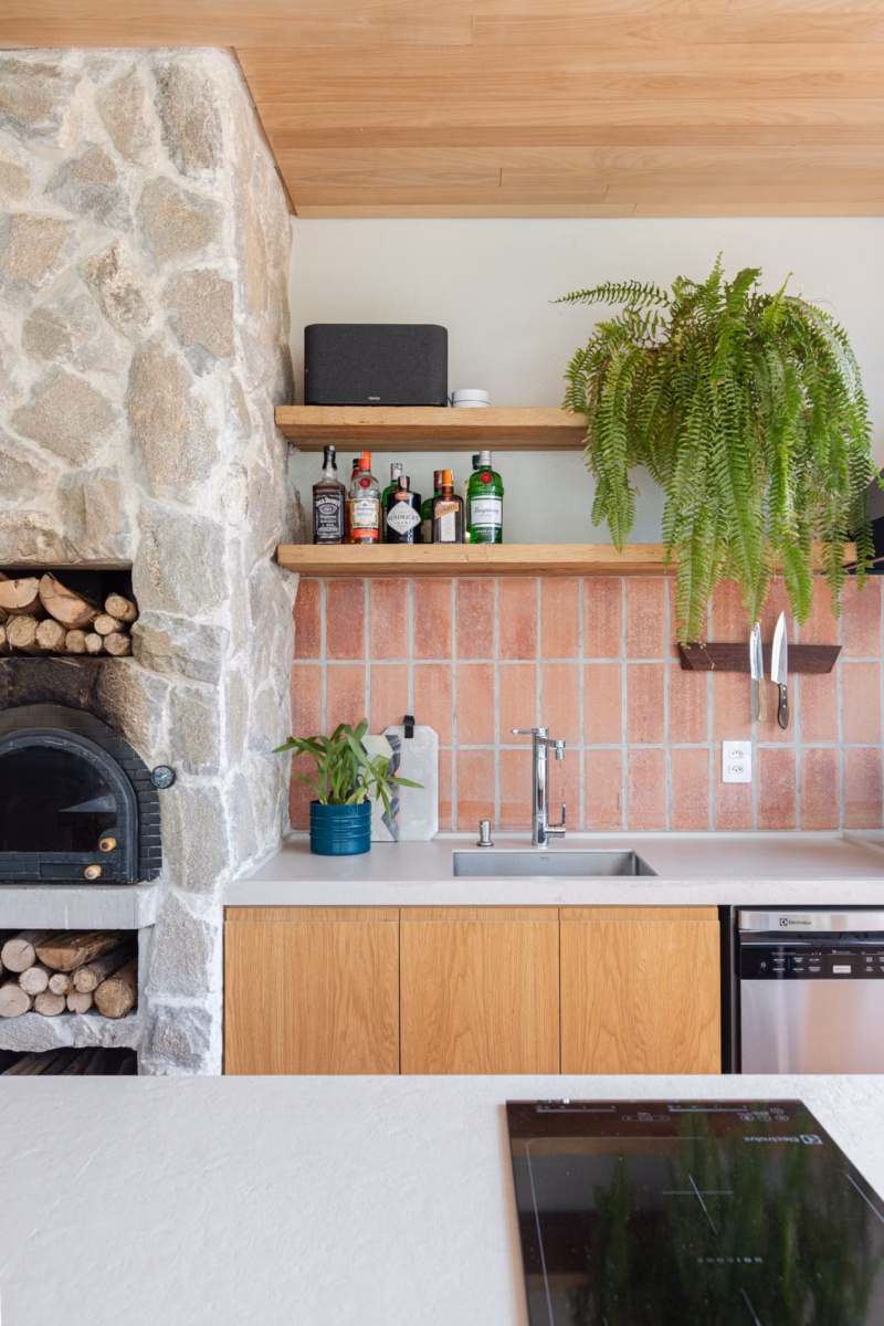 Forno de Pizza Integrado à Churrasqueira em Espaço Gourmet Moderno - ideia